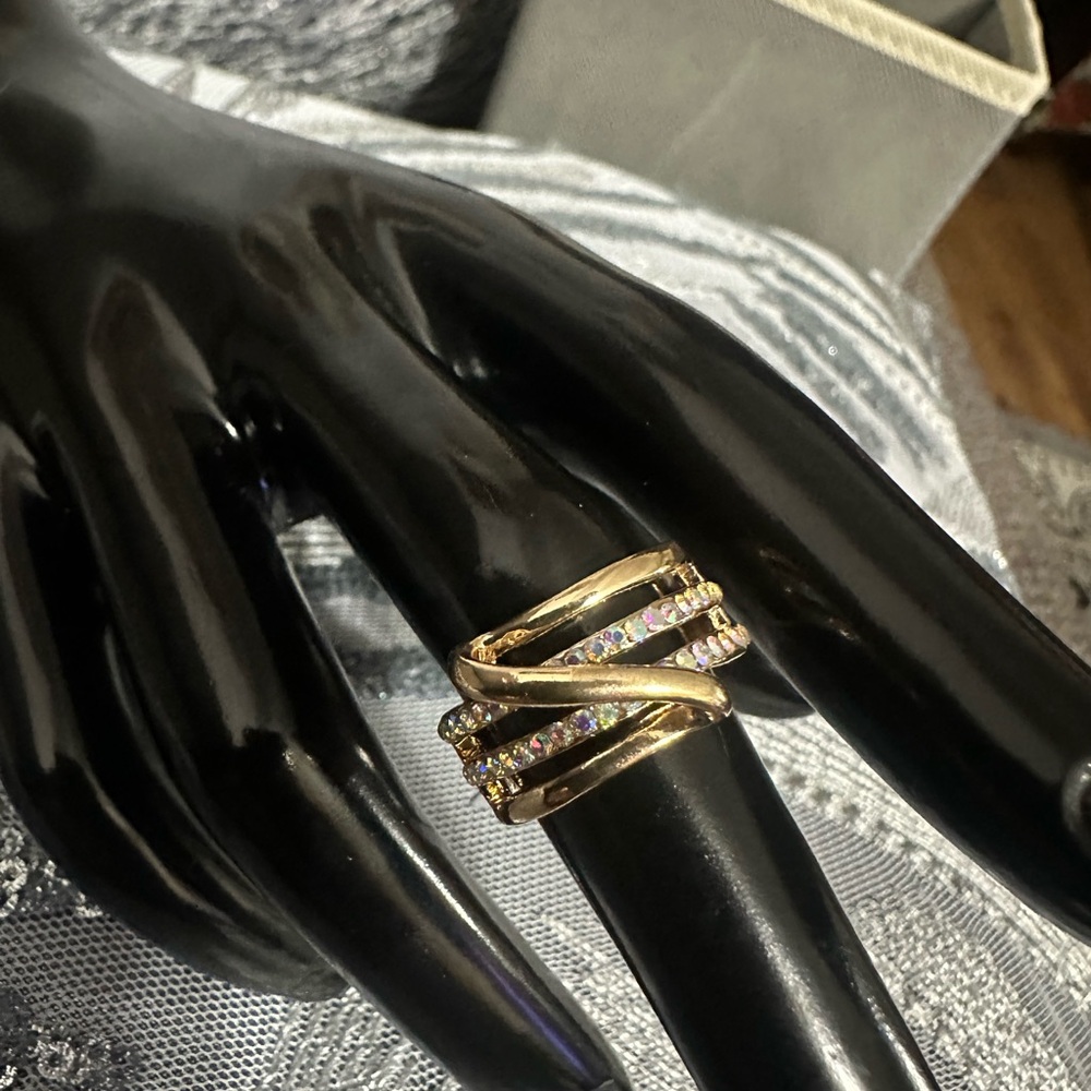 Elegant Gold Women's Ring